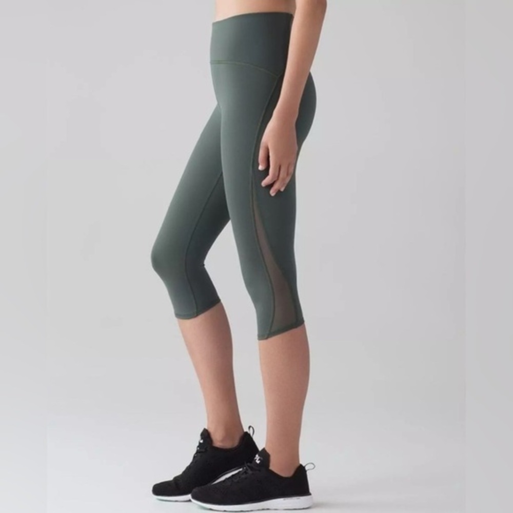 Lululemon Train‎ Times Crop 17” Inseam Leggings Dark Forest Green Size 6